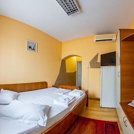 Motel Dasiana ทาร์กู จิอู ภายนอก รูปภาพ