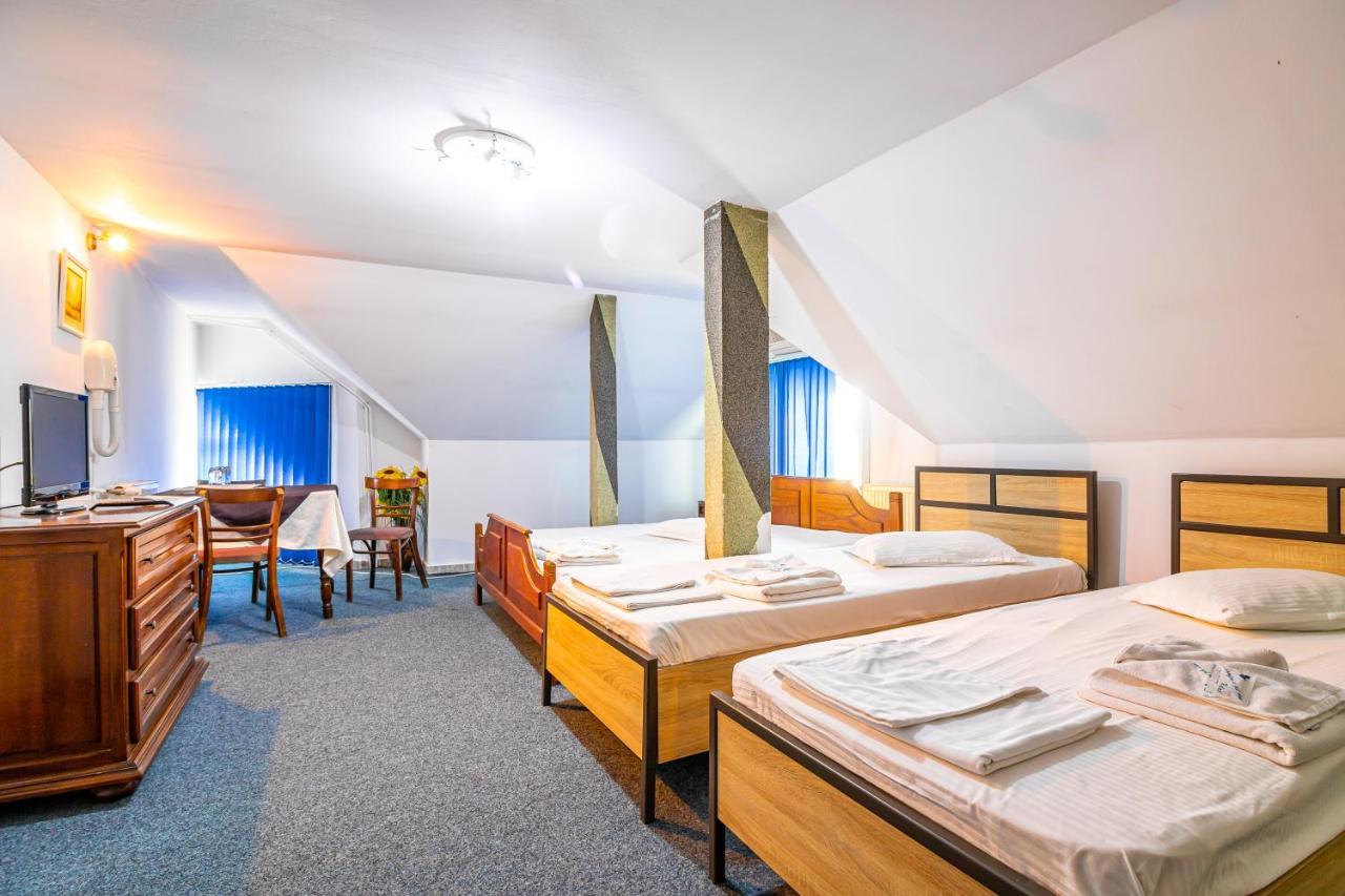 Motel Dasiana ทาร์กู จิอู ภายนอก รูปภาพ