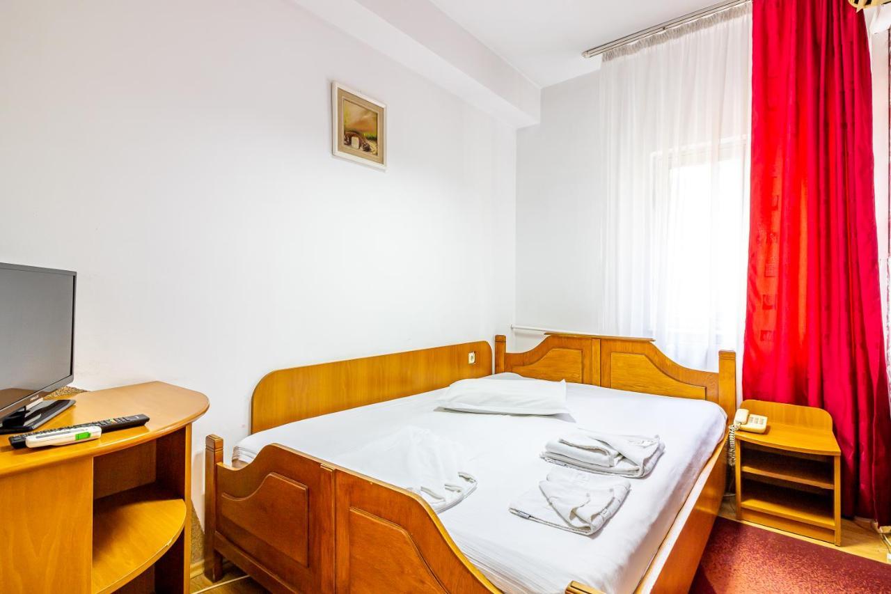 Motel Dasiana ทาร์กู จิอู ภายนอก รูปภาพ