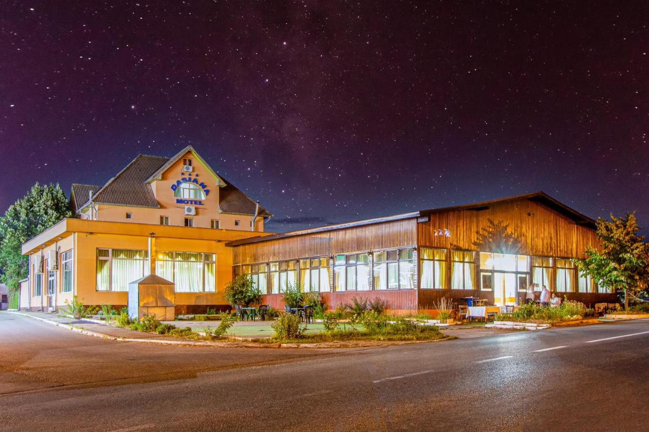 Motel Dasiana ทาร์กู จิอู ภายนอก รูปภาพ