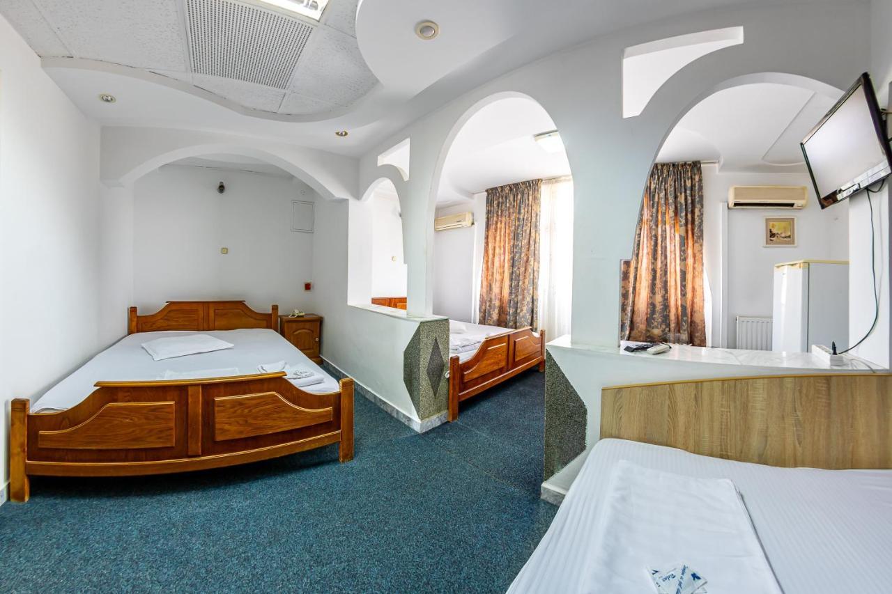 Motel Dasiana ทาร์กู จิอู ภายนอก รูปภาพ