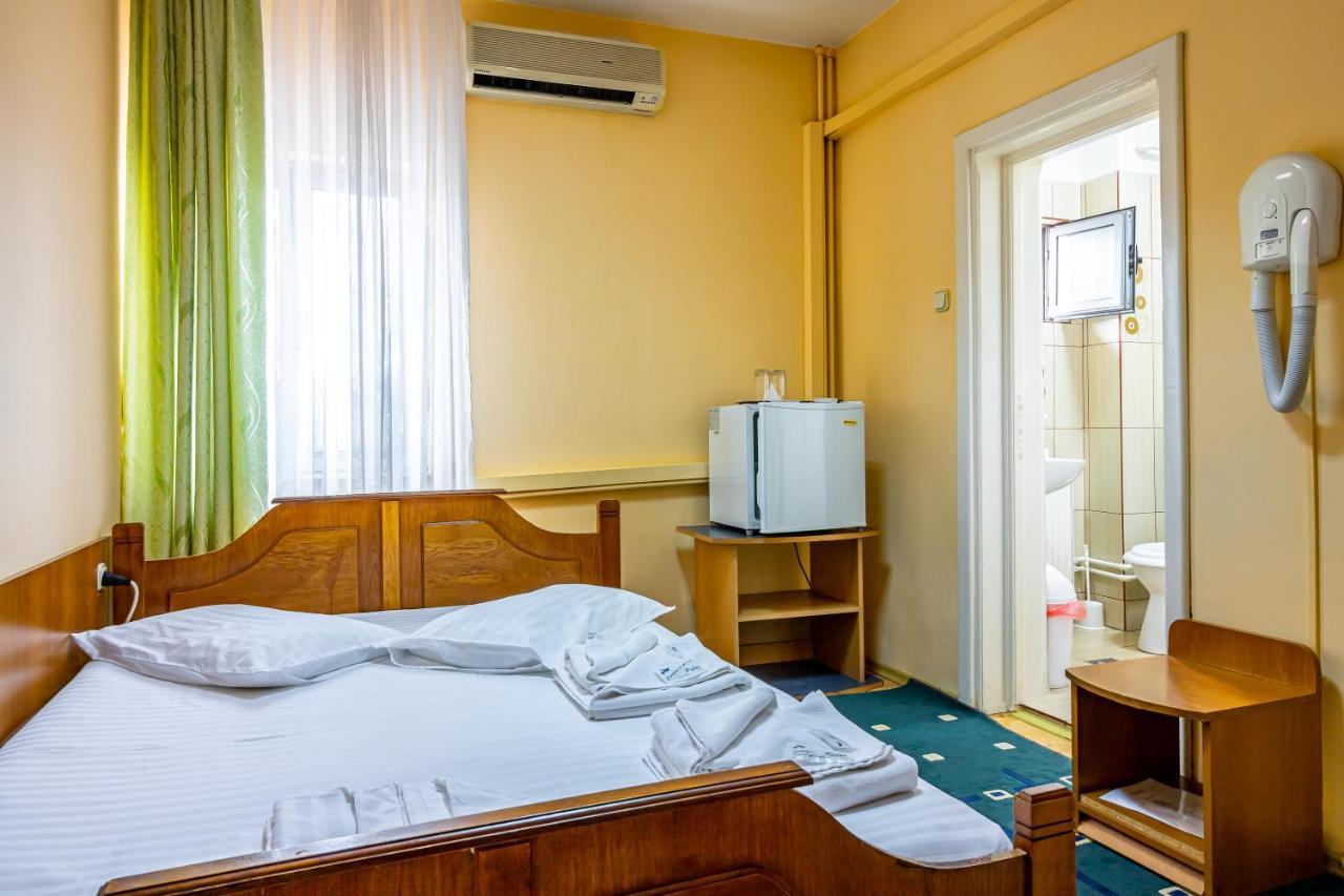 Motel Dasiana ทาร์กู จิอู ภายนอก รูปภาพ