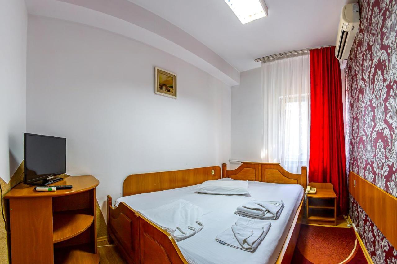 Motel Dasiana ทาร์กู จิอู ภายนอก รูปภาพ