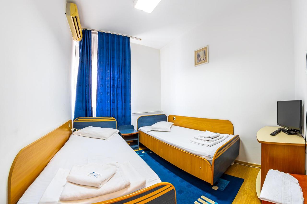 Motel Dasiana ทาร์กู จิอู ภายนอก รูปภาพ