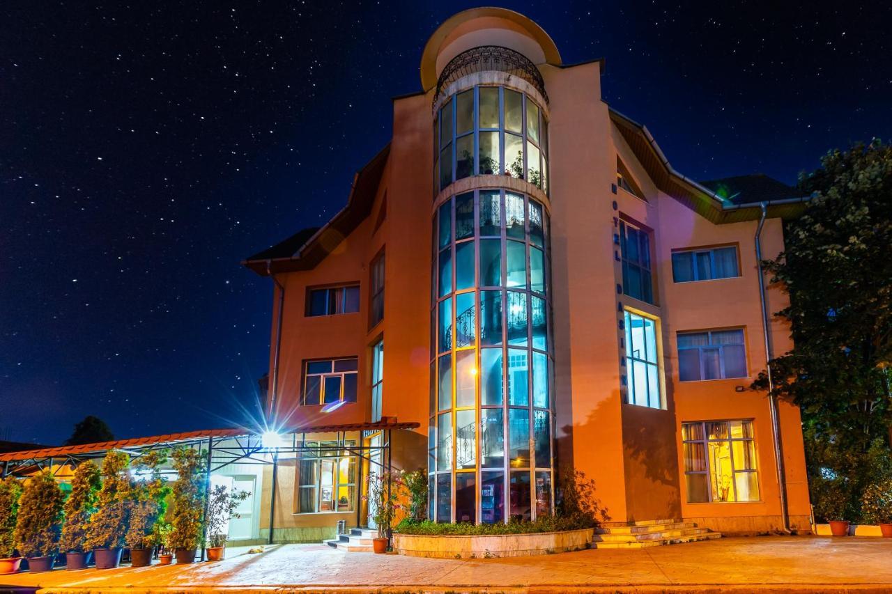 Motel Dasiana ทาร์กู จิอู ภายนอก รูปภาพ