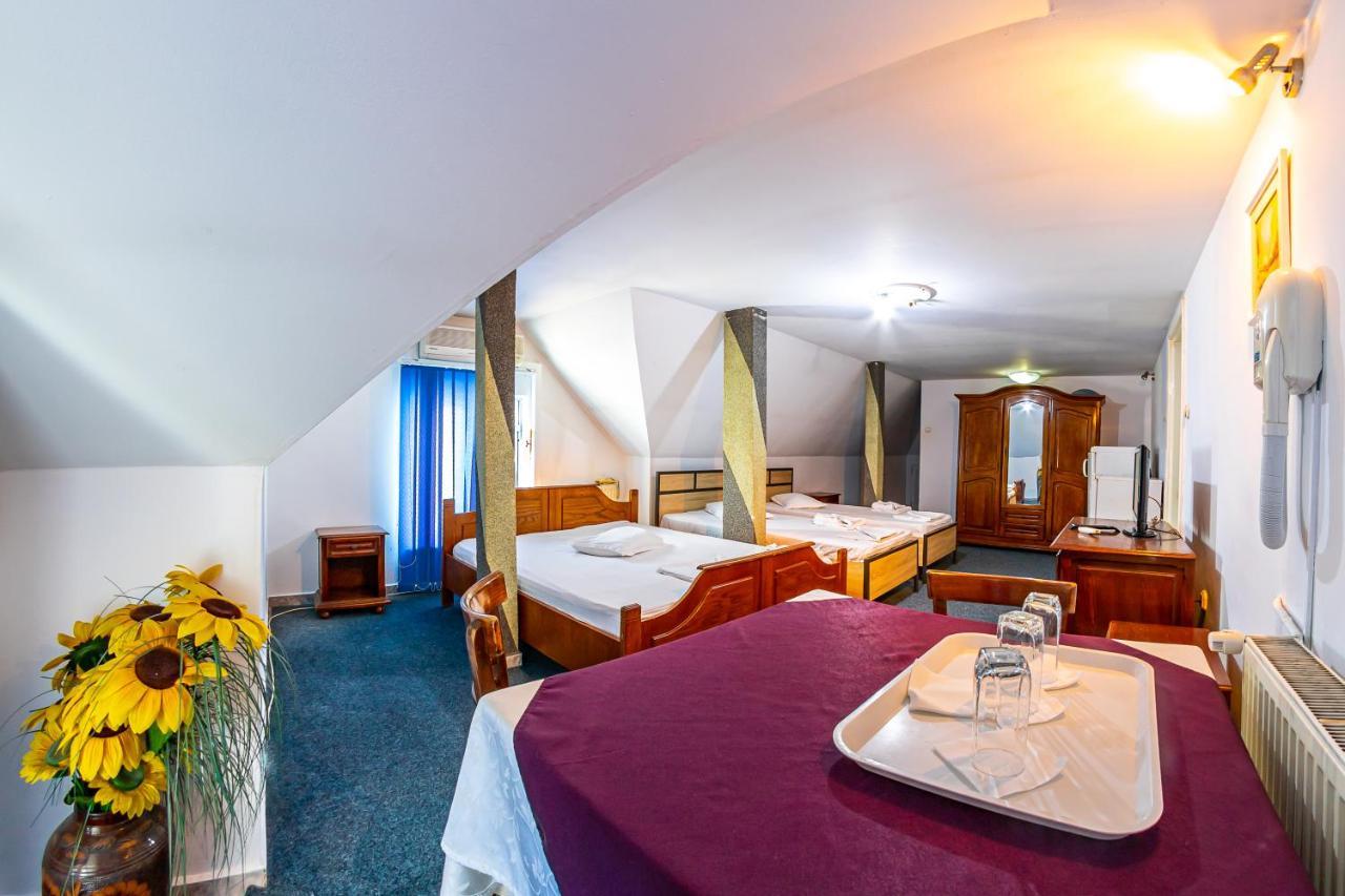 Motel Dasiana ทาร์กู จิอู ภายนอก รูปภาพ